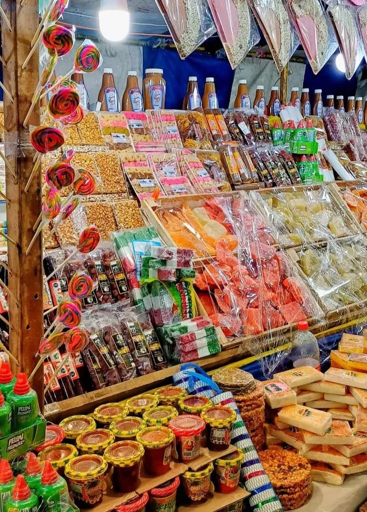 Mercado de Dulces y Artesanías - Image 1