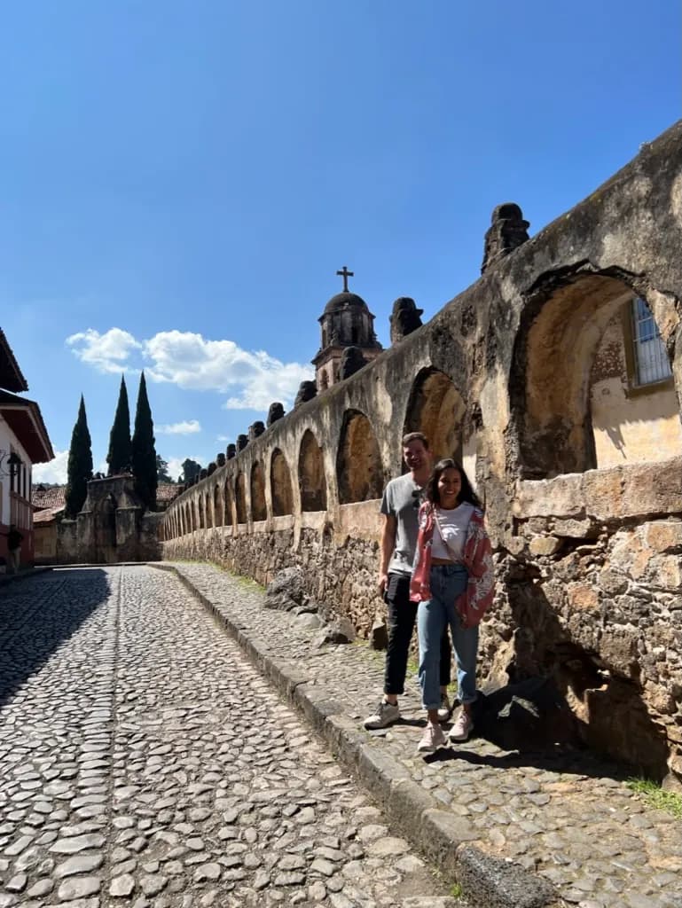 El Sagrario and the Famous Arches - Image 1