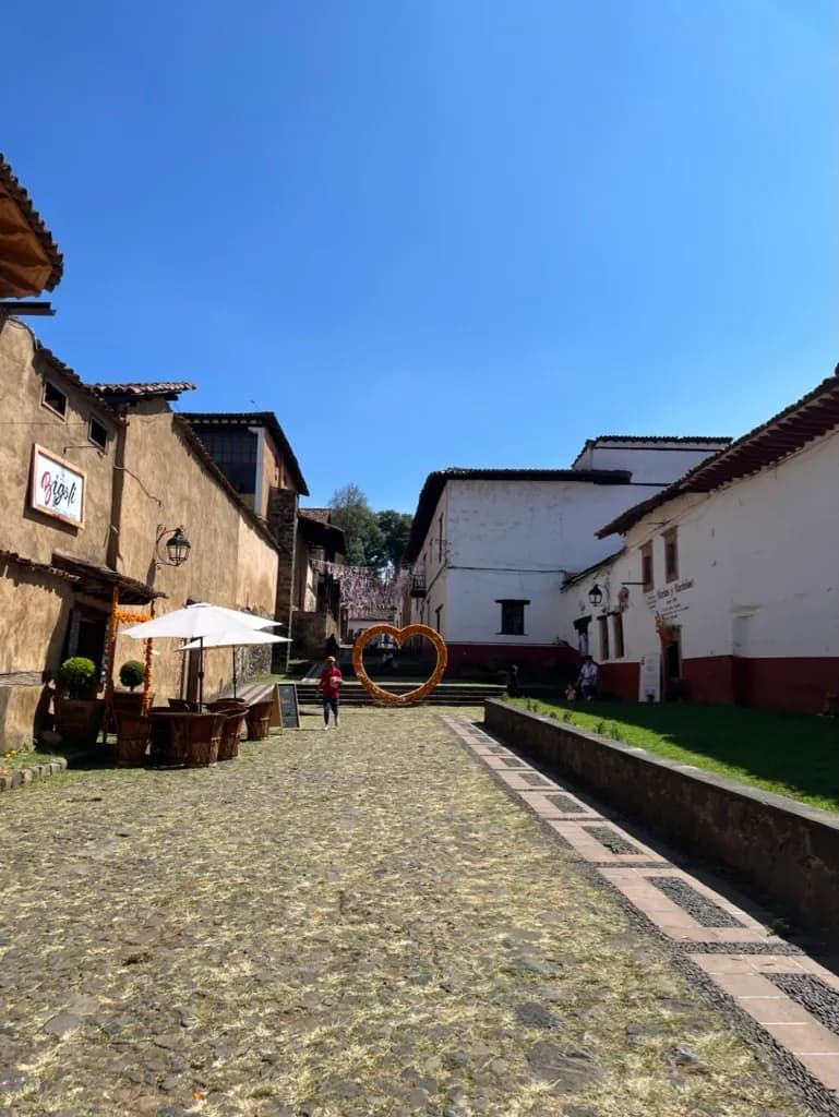 Los Once Patios – Art and Culture in Pátzcuaro - Image 1